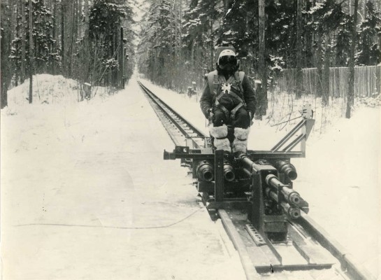Неизвестный фотограф. Полигон. Тренировка космонавта